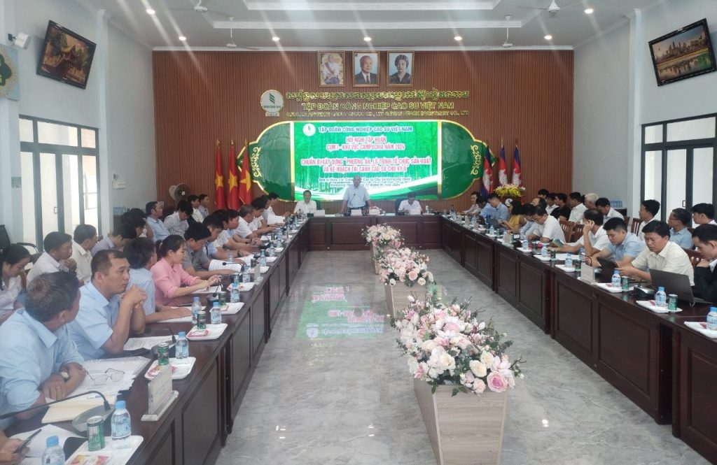 Tập huấn sản xuất tái canh cao su chu kỳ II tại Campuchia